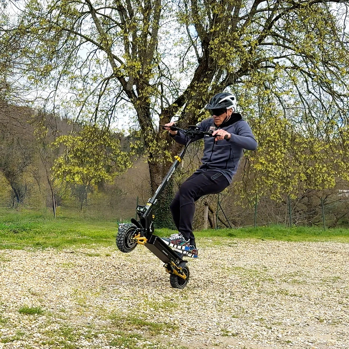 iENYRID_ES1_dual_motor_electric_scooter_5